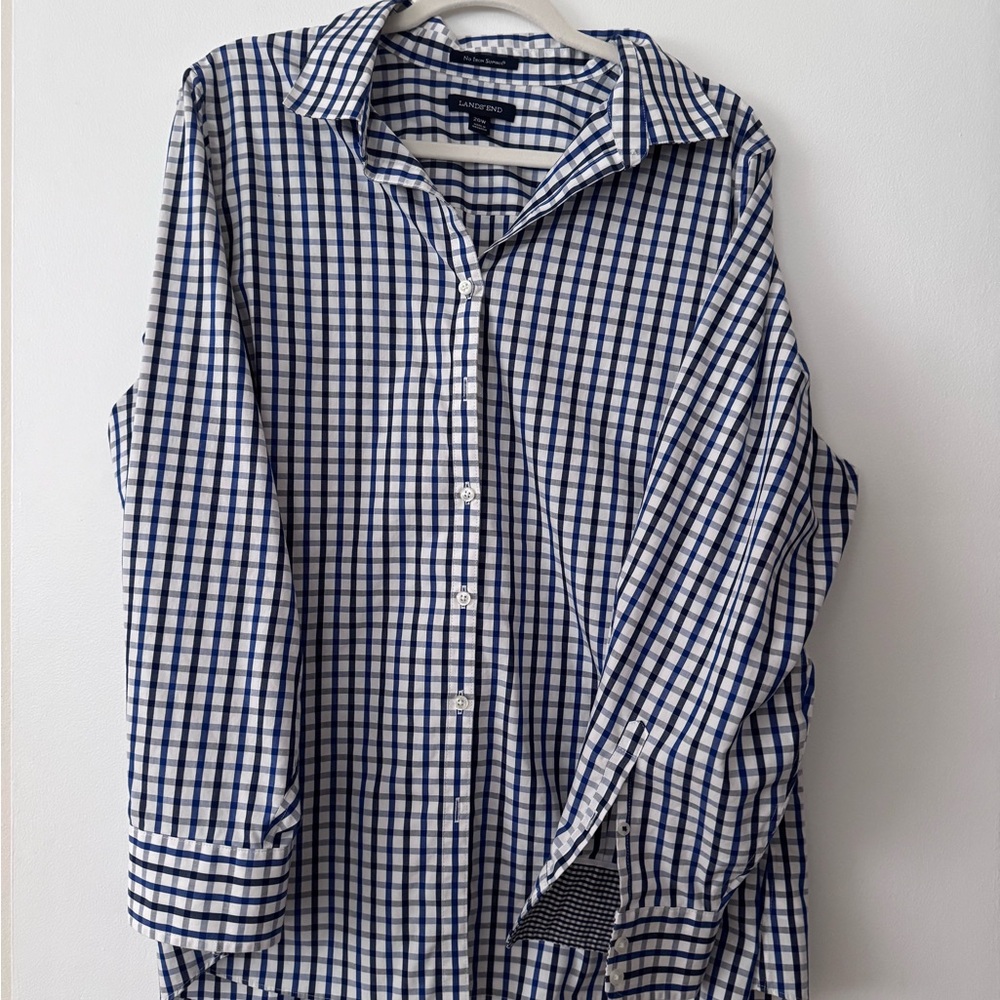 Lands' End No Iron Blue and White Button Down Shirt EUC